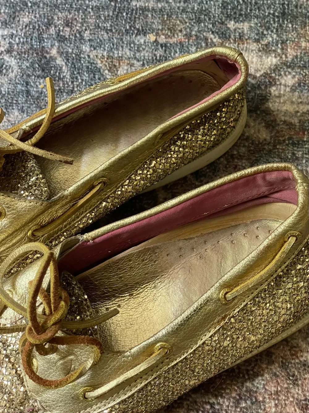 ✨Sperry gold fish scale loafers✨